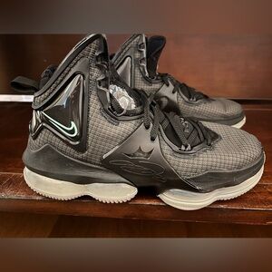 Nike LeBron 19 High